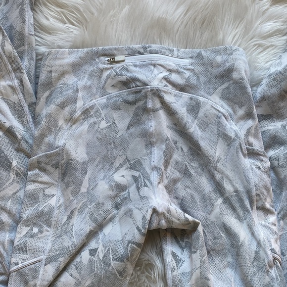 Lululemon Speed Up Tight 6 - Picture 7 of 10